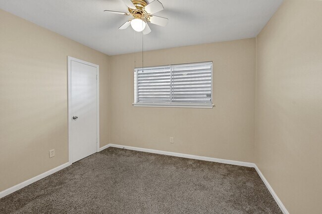 Building Photo - 10026 Kirkglen Dr