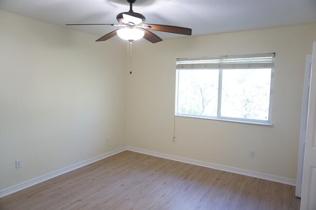 Building Photo - 3520 Oleander Terrace