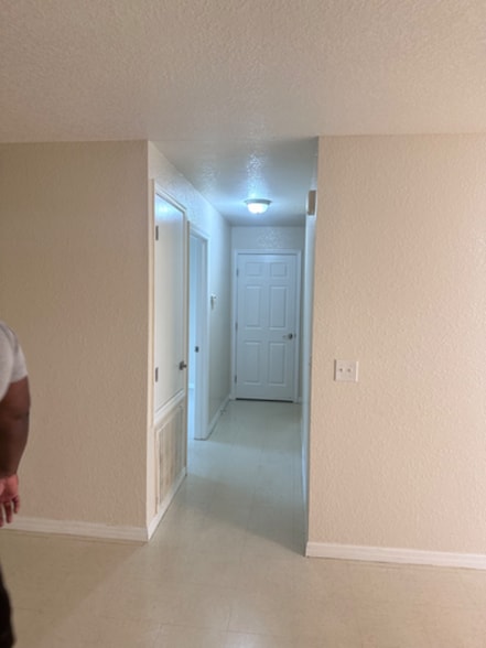 Building Photo - 807 W 13th St