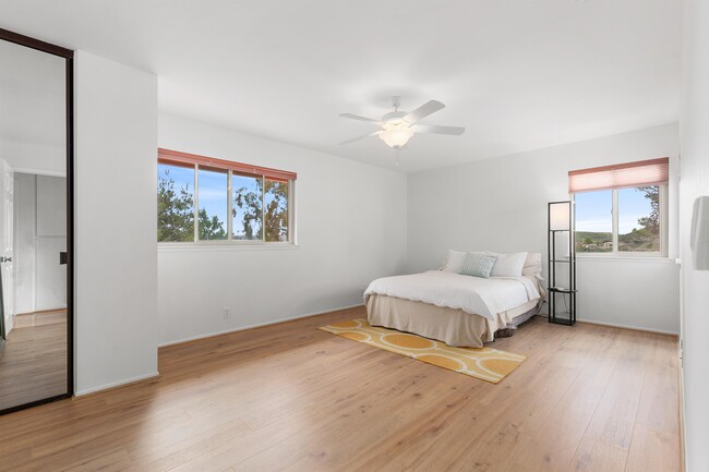 Building Photo - 3150 Avenida Topanga