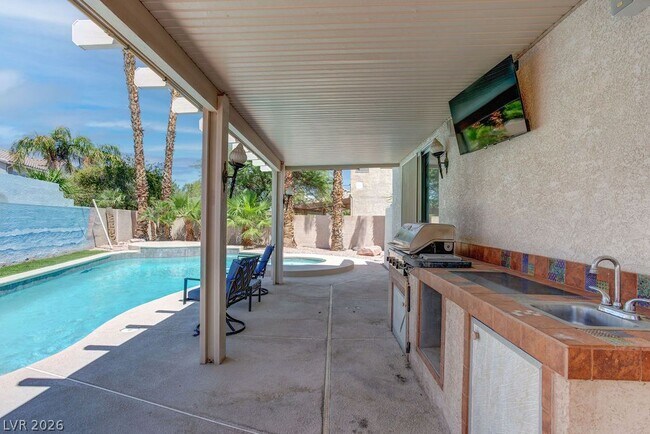 Building Photo - 325 Brilliant Summit Cir