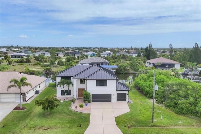 Building Photo - 15530 Aqua Cir