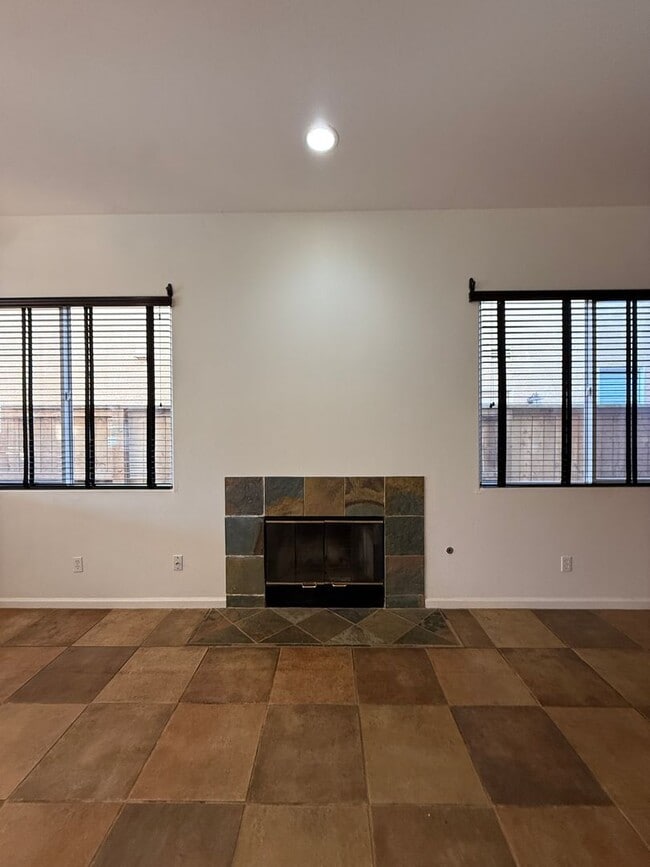 Building Photo - Centrally Located Single Story Home in Traditions