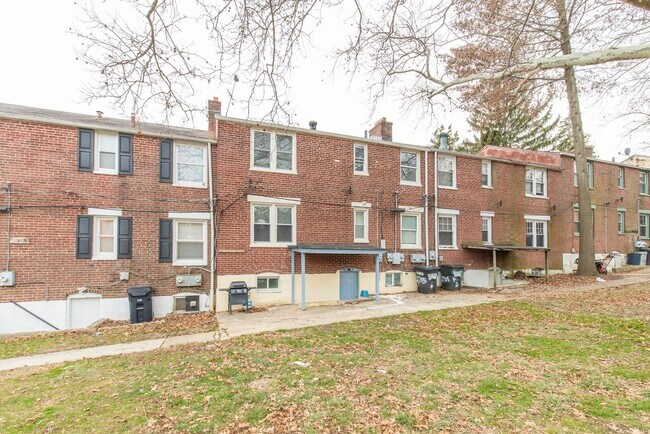 Building Photo - 2703 W 4th St
