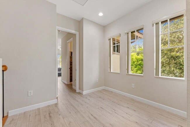 Building Photo - 6013 NW 118th Dr