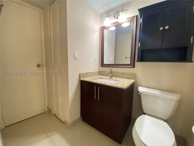 Building Photo - 3401 N Country Club Dr
