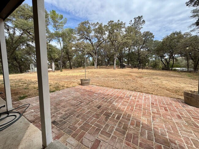Building Photo - 5780 Stanley Dr