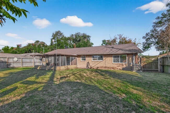 Building Photo - 8726 Glenloch Dr