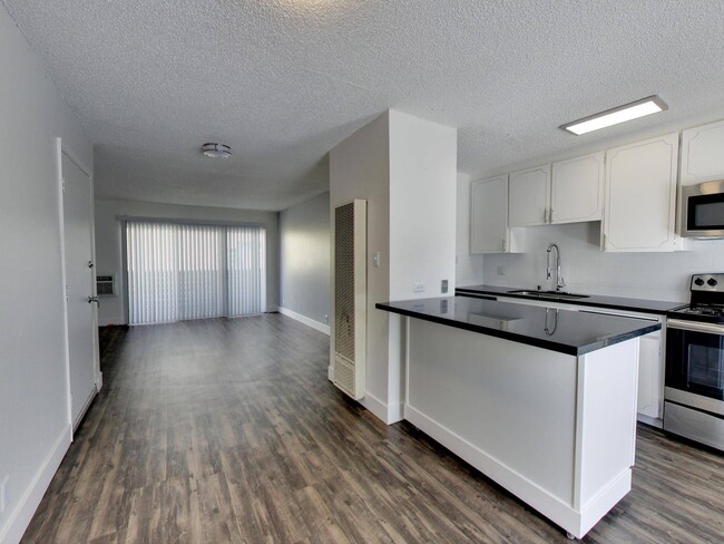 Kitchen/Dining Area - Californian Villas