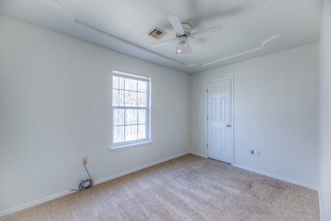 Building Photo - 1712 W 57th Pl