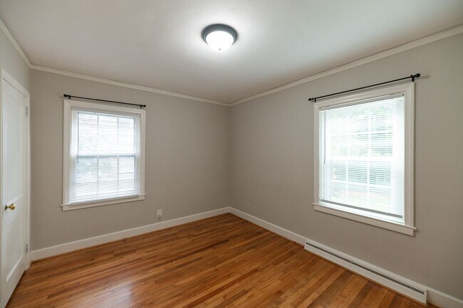 Building Photo - Lovely, Updated 3-Bedroom, 1-Bath Home in Greensboro w/ Fenced Yard