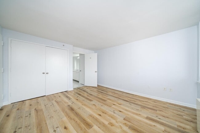 Building Photo - 700 Grove St