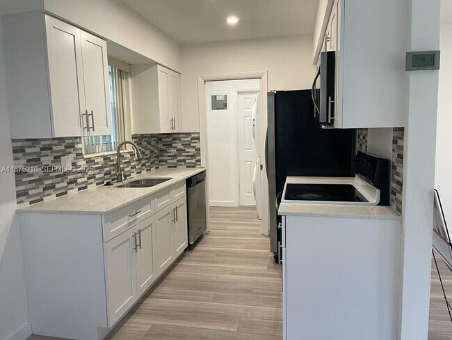 Building Photo - 802 N 58th Ave