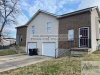 Building Photo - NE 4 Bedroom Duplex