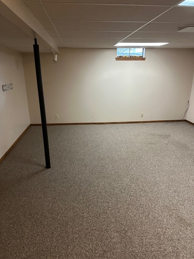 Building Photo - 776 Meadowbrook Ave