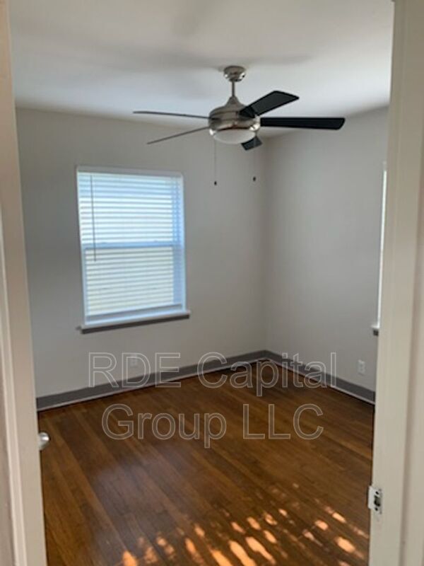 Building Photo - 4722 El Campo Ave