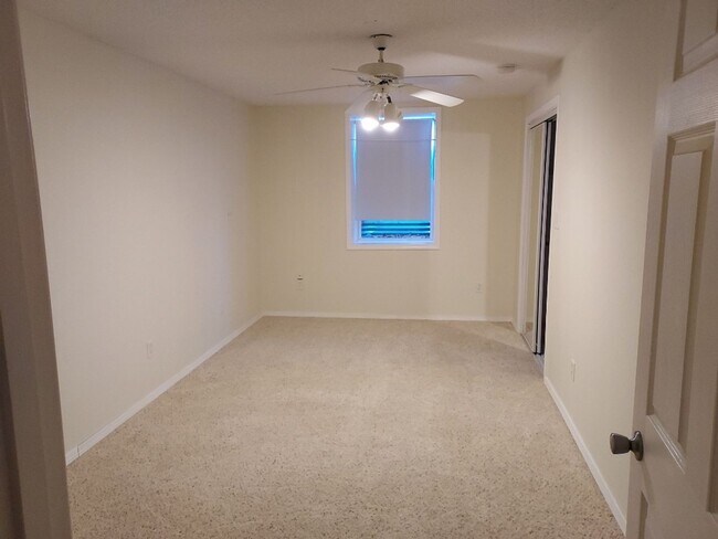Building Photo - Nice 3 Bedroom 2 Bathroom House in Somerset