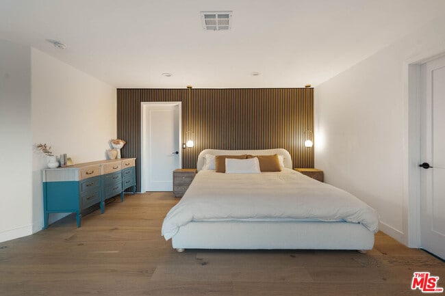 Building Photo - 3541 Multiview Dr