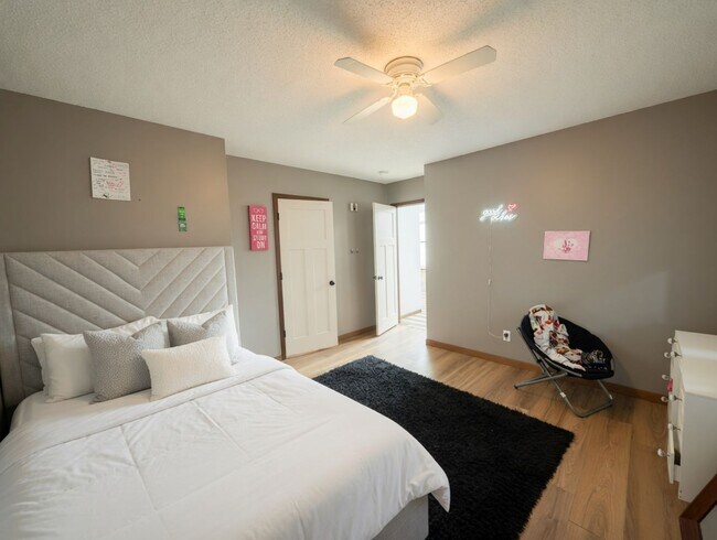 Building Photo - Awesome 4Bed 3Bath Home in Watertown!
