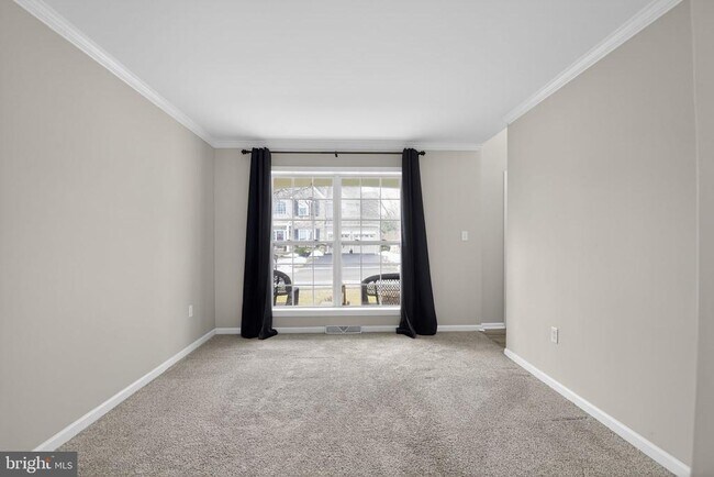 Building Photo - 10 Nelson Rd