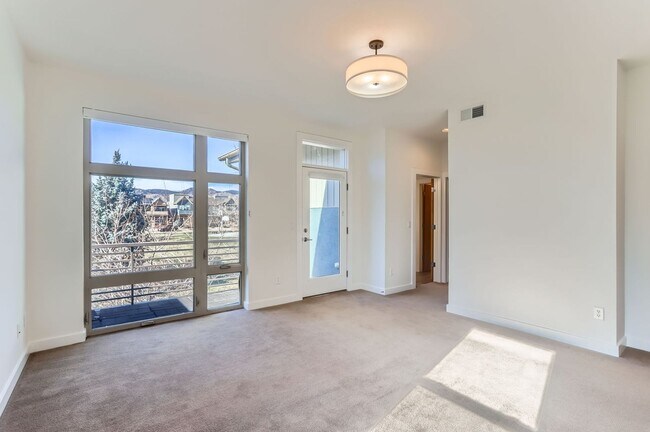 Building Photo - Modern 4-Bedroom Townhouse with Stunning Views in Boulder, CO
