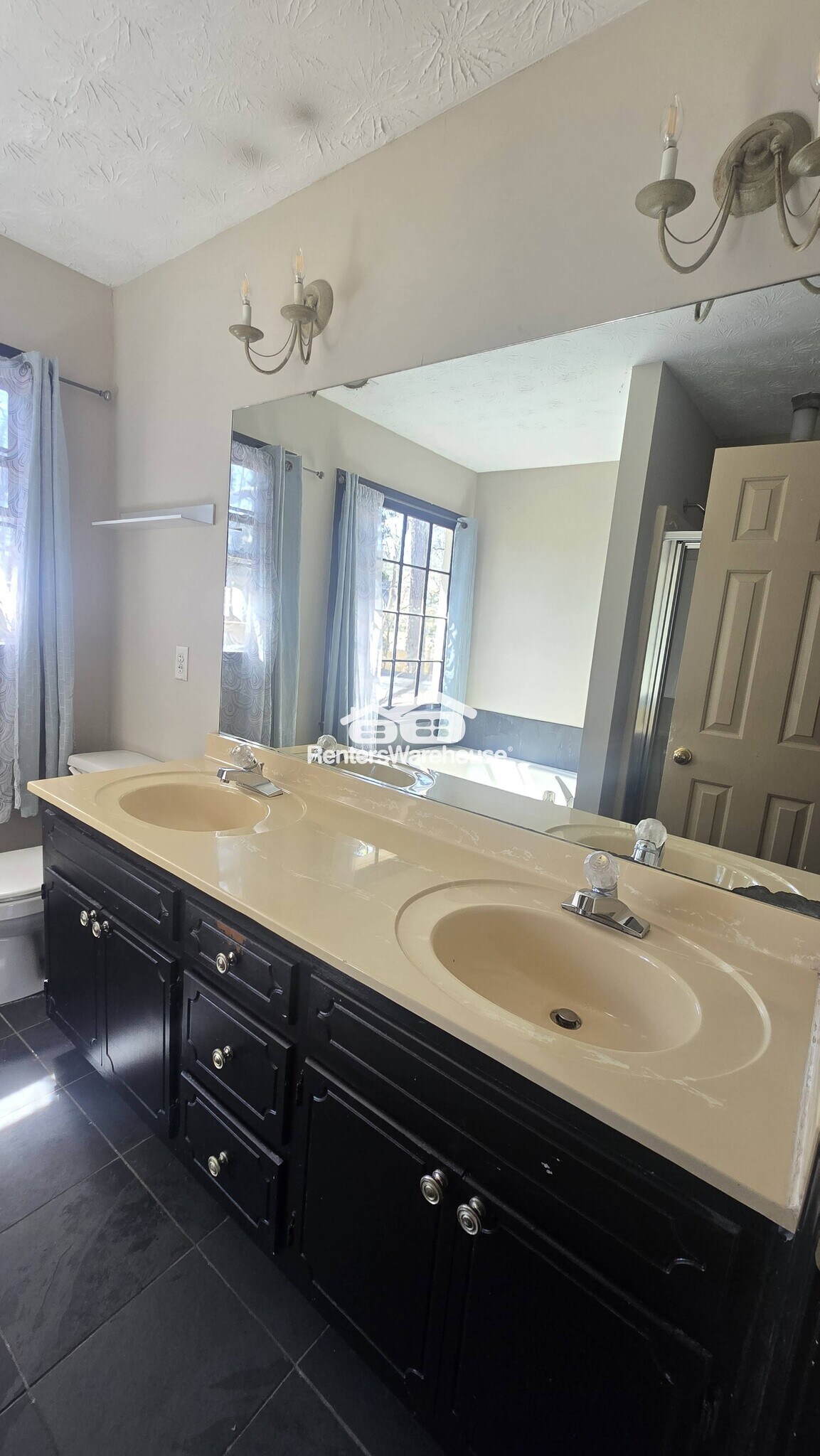 Building Photo - 891 Providence Dr