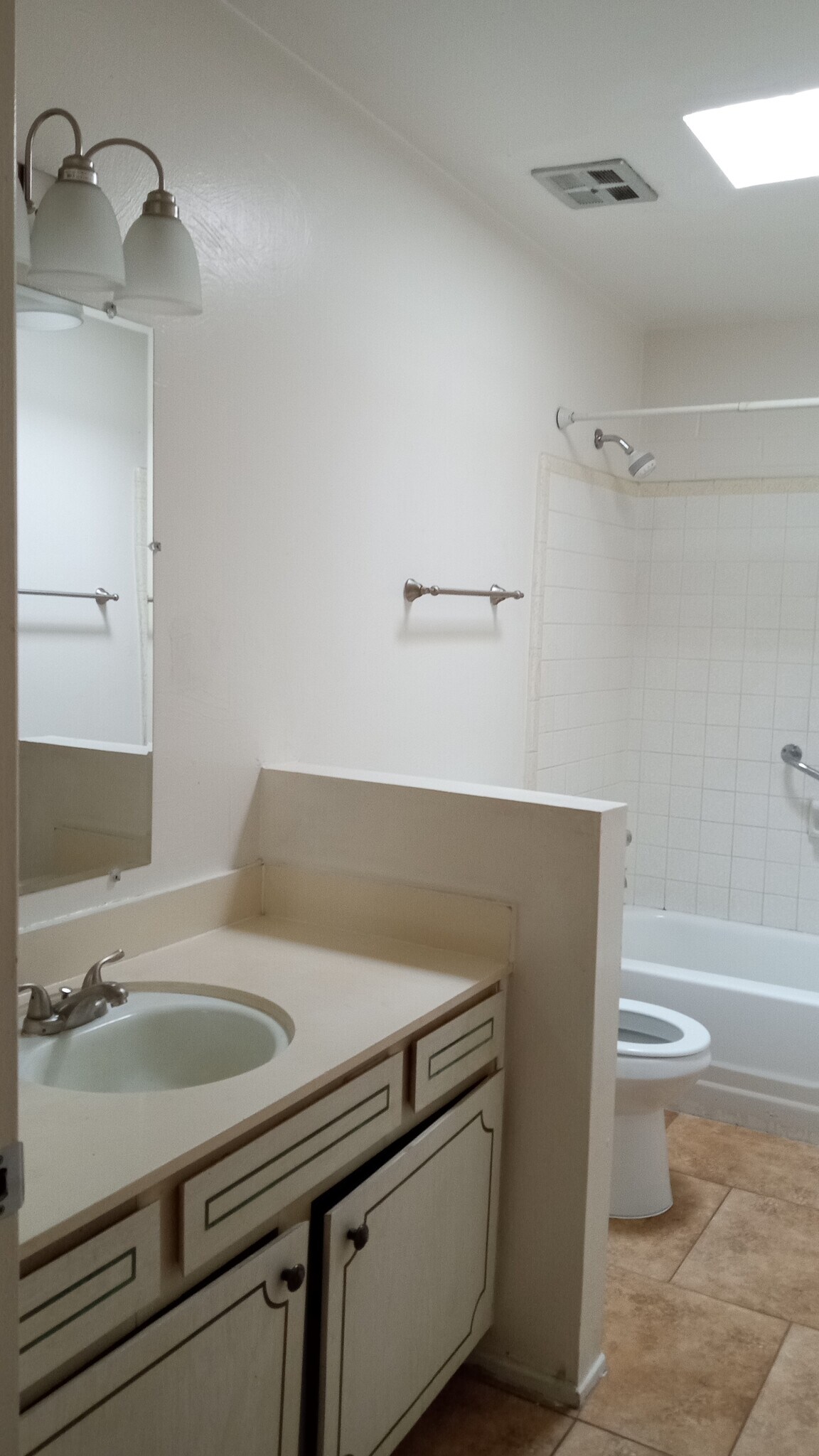 Hall bath1 - 5071 S Cherry Ave