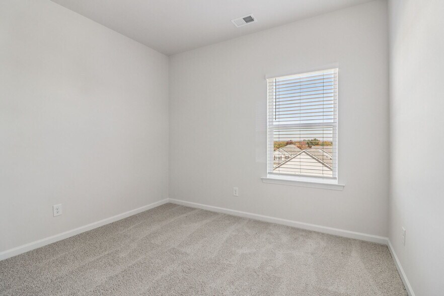 Building Photo - 708 Shetland Trl