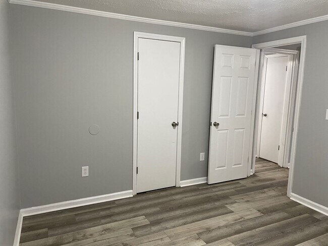 Building Photo - 615