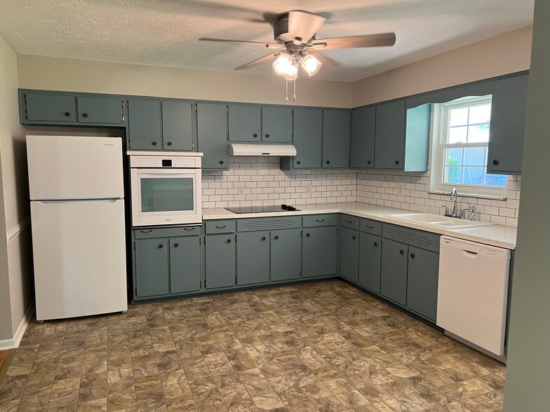 kitchen - 309 Randolph St