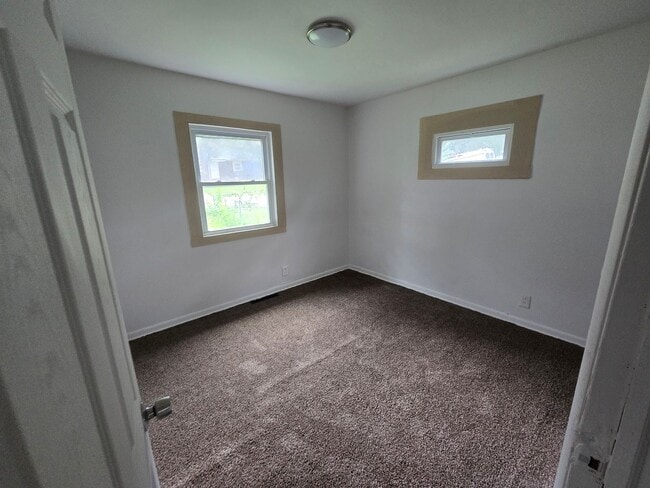 Building Photo - Charming 3 bed 1 bath!