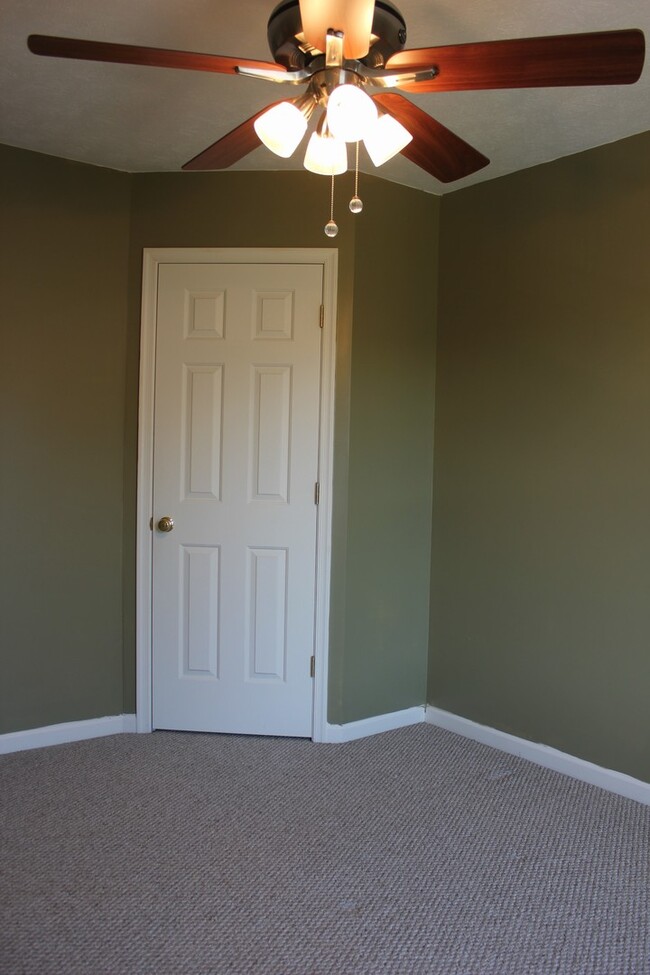 Building Photo - Townhouse for Rent in Taylor Springs