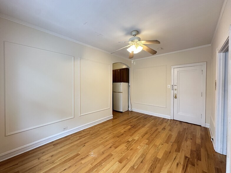 Building Photo - 2849 N Burling St