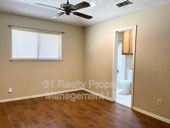 Building Photo - 8710 California Dr