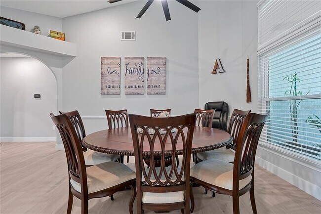 Building Photo - 7705 Apple Tree Cir