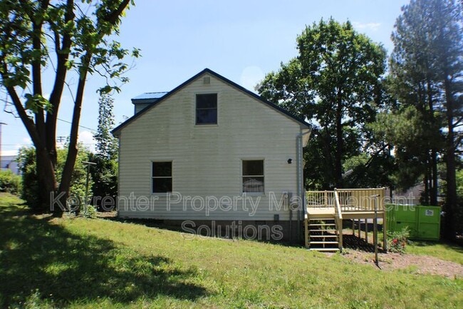 Building Photo - 509 5th St