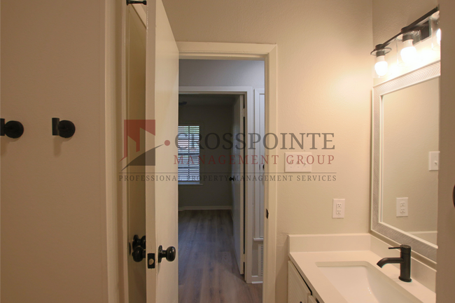 Building Photo - Remodeled 3-Bedroom, 1.5-Bath Retreat in North East Tyler!