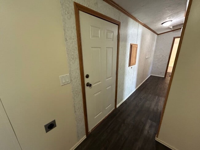 Building Photo - 3 Bedroom 2 Bath High-End Mobile Home with...
