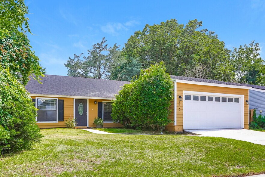 Building Photo - 3824 Tree Lake Dr