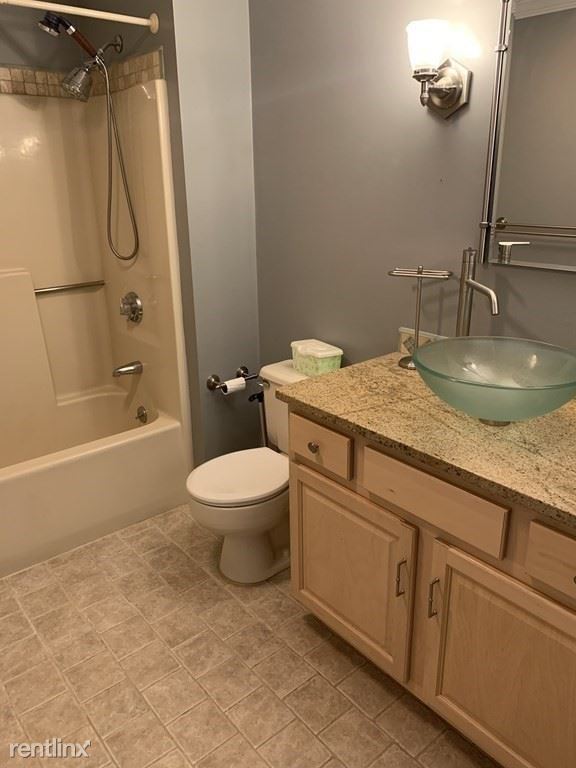 Building Photo - 1 br, 1 bath Condo - Lynden House