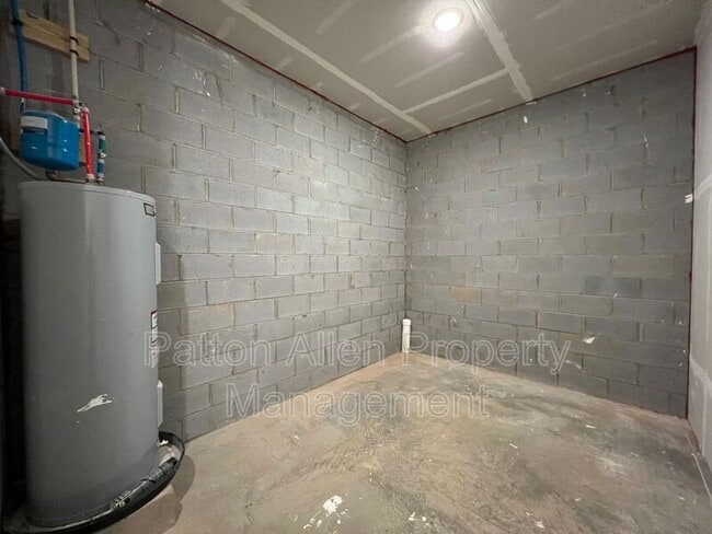 Building Photo - 6 Dundee St