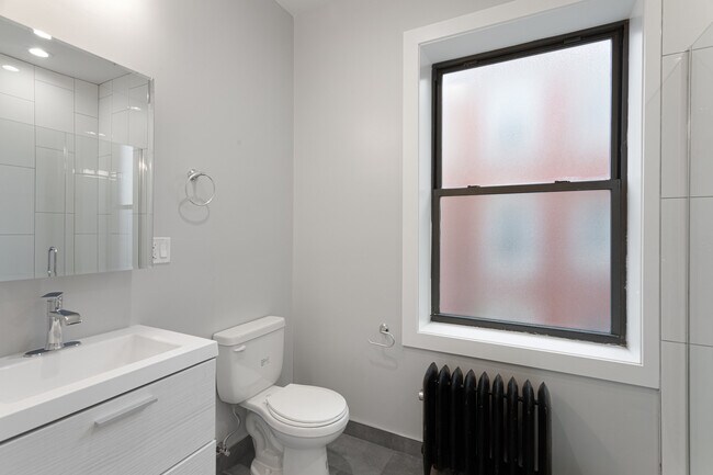 Building Photo - 1310 W Birchwood Ave