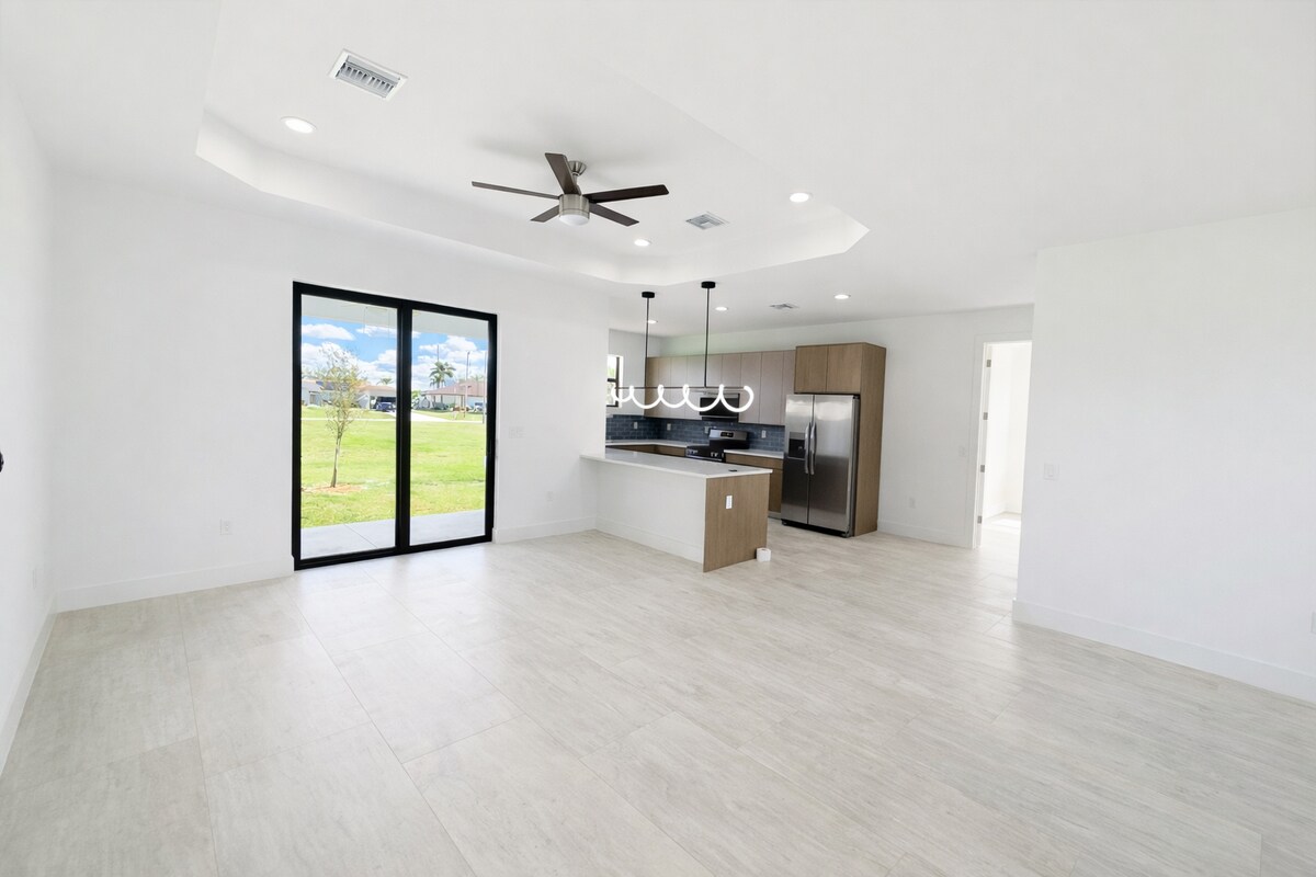 Building Photo - 211 NW 25th Ave