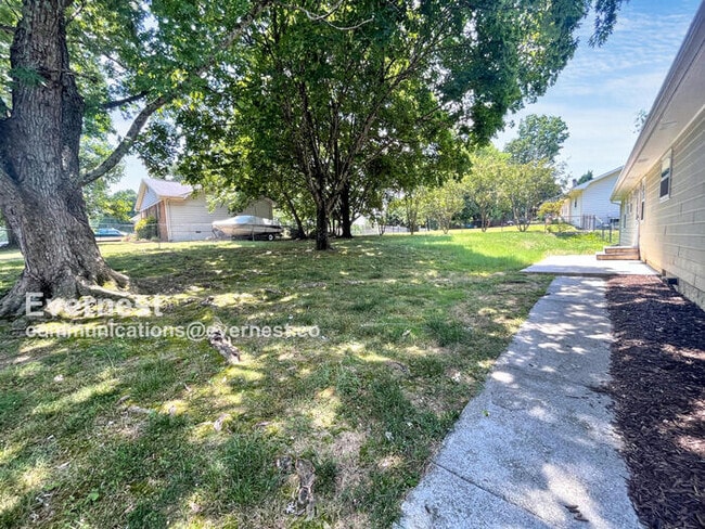 Building Photo - 5438 Village Garden Dr