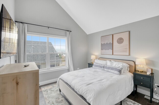 Building Photo - 100 Great Loop E Dr