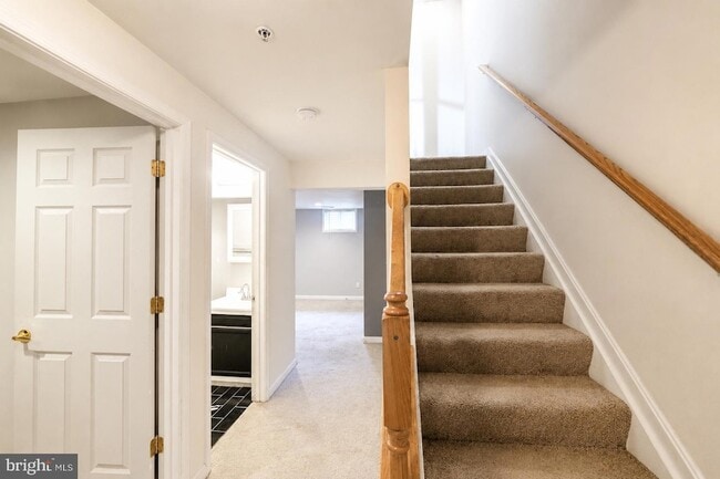 Building Photo - 638 Villager Cir