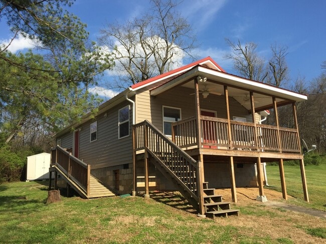 Building Photo - Charming 2-Bedroom Home with Porch & Stora...