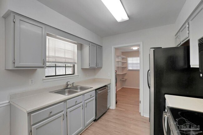 Building Photo - 10601 Silver Creek Dr