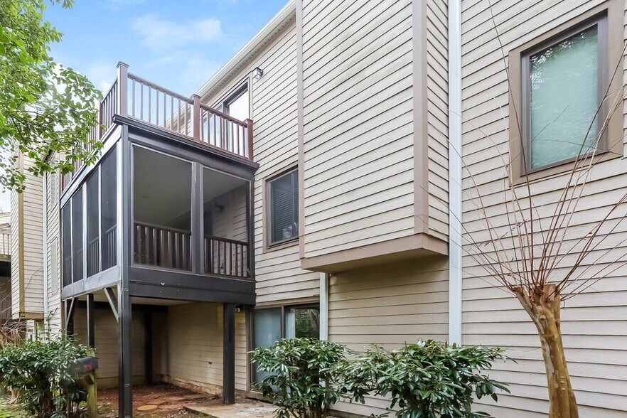 Building Photo - 3125 Windbluff Dr