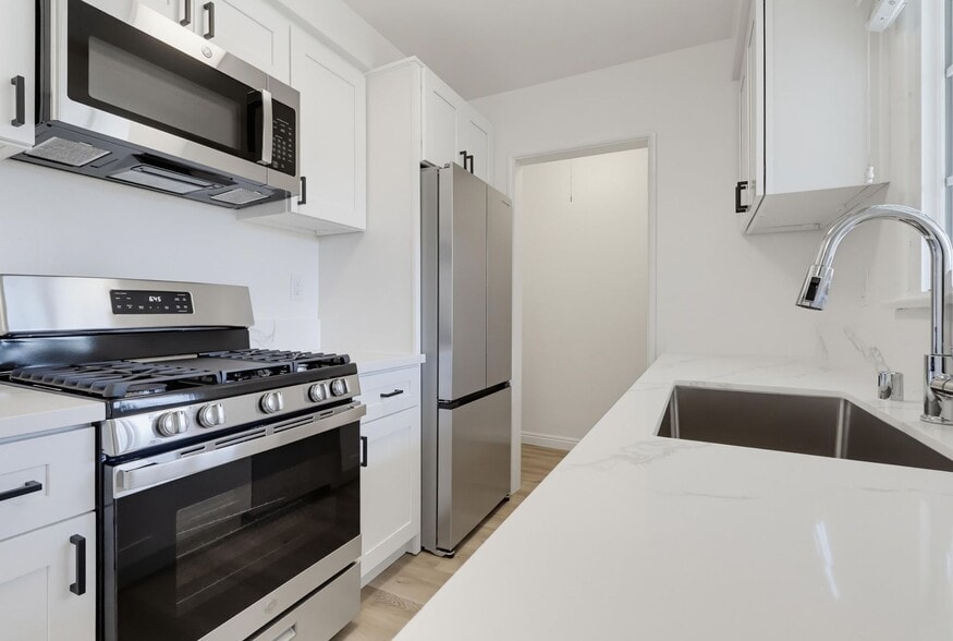 Interior Photo - 6627 Crenshaw Blvd